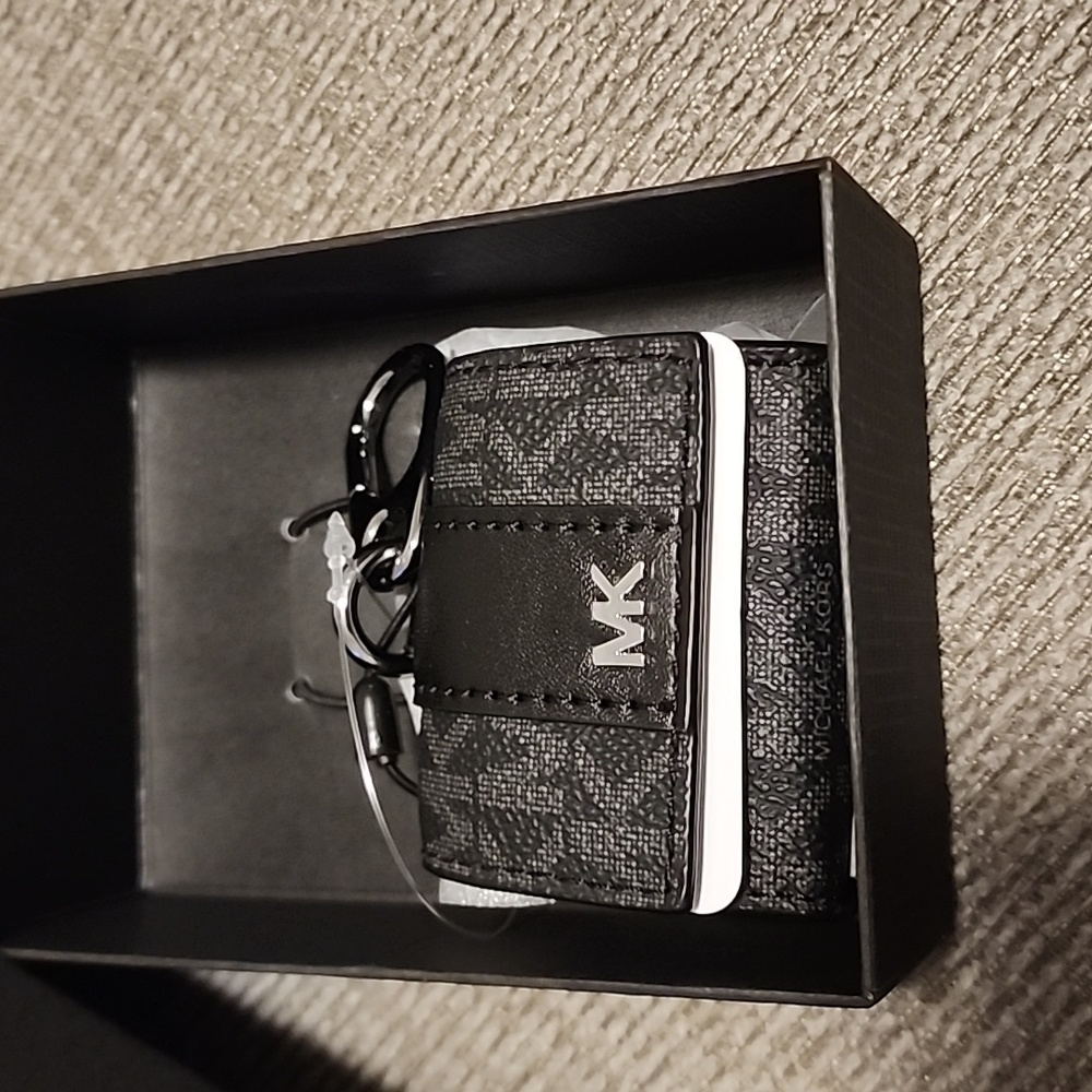 Micheal Kors Logo Lanyard black Case for Apple AirPods Pro - Picture 6 of 6